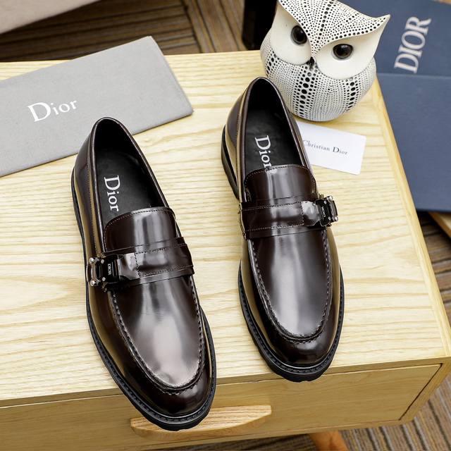 工厂价 Dior 迪奥 香港专柜新款休闲男鞋上市 官网1:1制作 意大利原版漆面牛皮+水染皮内里 欧美大师设计 完美造型打造专柜品质，纯色橡胶耐磨大底加经典炫头